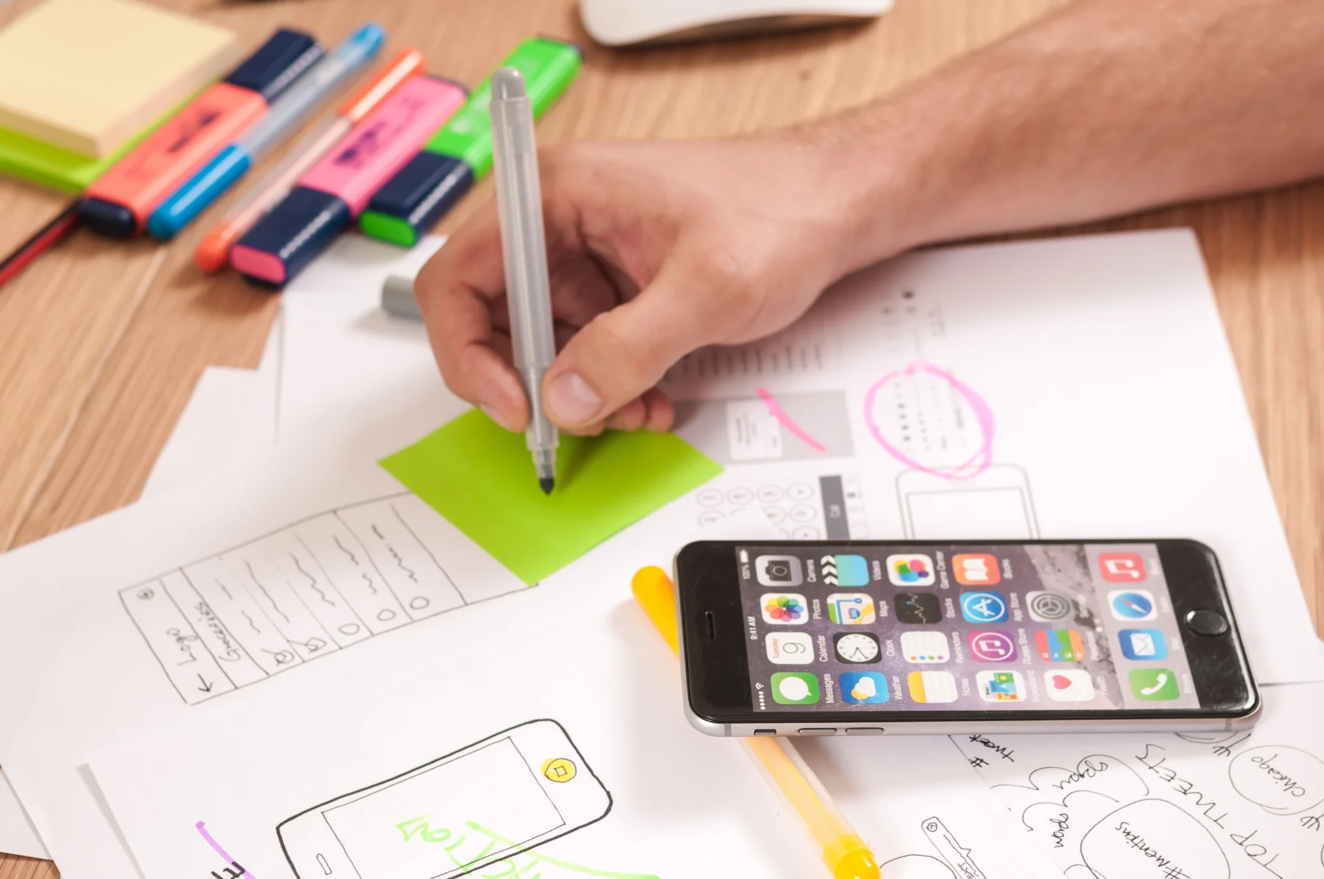 dpma-iphone-desk-computer-smartphone-mobile-writing